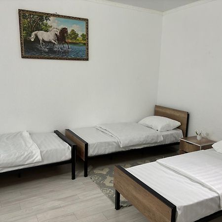 Hostel,Halal Хостел,Халал Tokmok Exterior foto